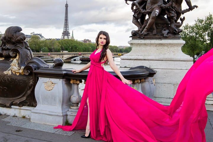 Paris: Professional Flying-Dress Photoshoot @jonadress