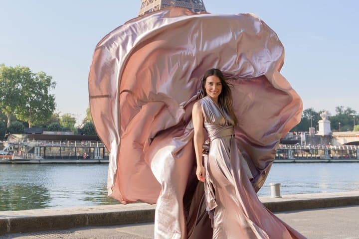 Paris: Professional Flying-Dress Photoshoot @jonadress