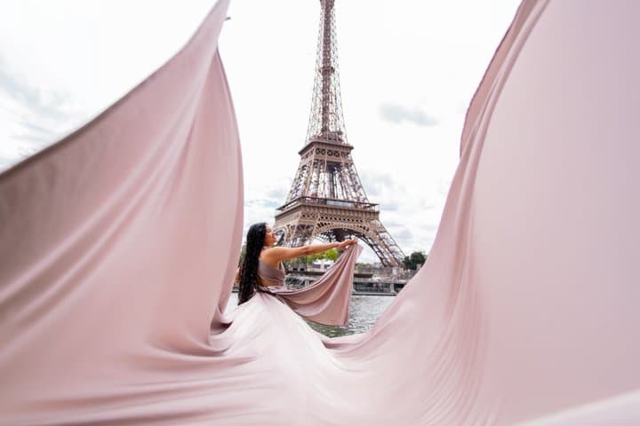 Paris: Professional Flying-Dress Photoshoot @jonadress