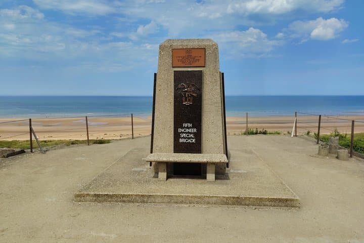Private Day Tour Omaha beach and Pointe du Hoc
