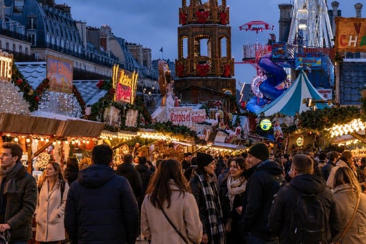 Paris Christmas Tour: Private & Custom with a Local Guide