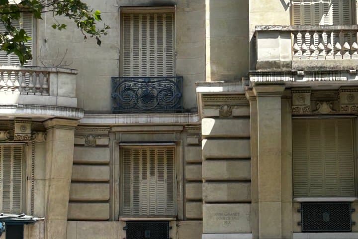 From Busy Paris To Quiet Paris : An Afternoon Stroll With A Local