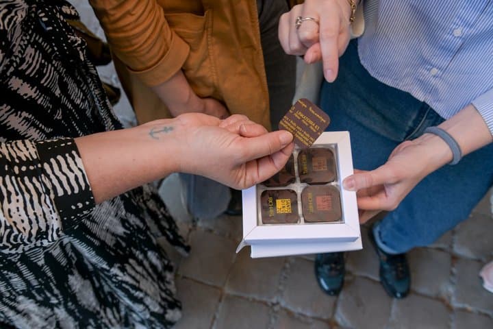 Food Tour in Le Marais with Historic Market & Artisan Tastings