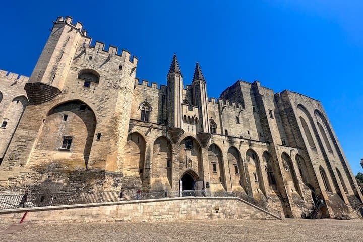 Avignon Châteauneuf-du-Pape Palace of the Popes & Legendary Wines