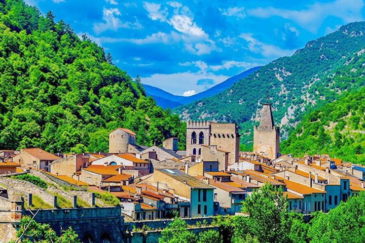 Explore the Natural Wonders of Catalan