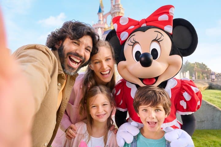 Disneyland® Paris Express Shuttle with Ticket from Central Paris