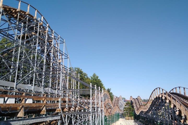 Cool Off from Heat: Parc Saint-Paul Theme Park DayTrip from Paris