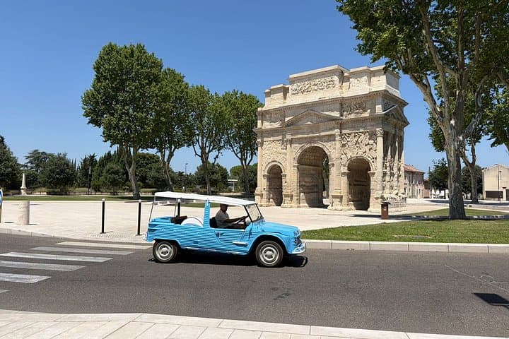 Wine Route of Châteauneuf du Pape in Méhari or 2CV