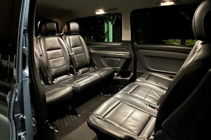 Charles de Gaulle Airport CDG Private Transfer to Paris Hotel