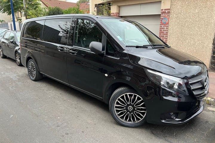 Charles de Gaulle Airport CDG Private Transfer to Paris Hotel