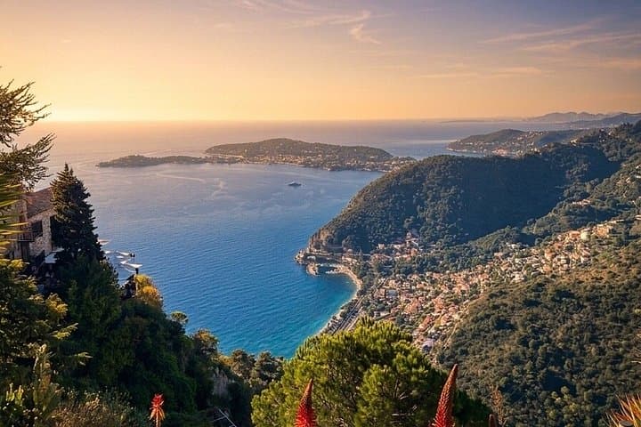 Convoy French Riviera drive your local Guide Car