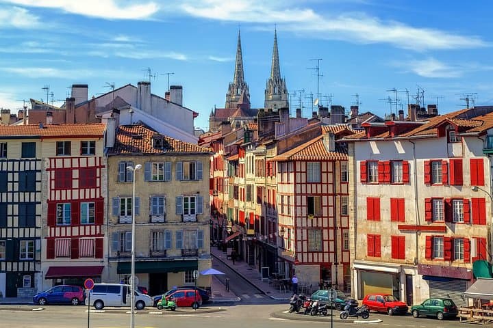 Private Bayonne and Biarritz Shore Tour