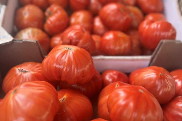 Food Tour in Nice's Libération Market with Local Tastings