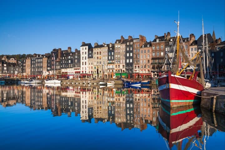 Deauville: Étretat & Honfleur Private Tour with Cider Tasting