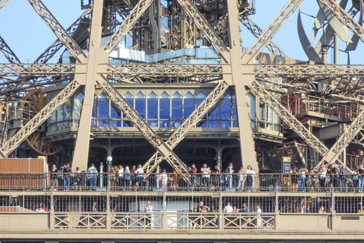 Paris Eiffel Tower Guided Tour 2. Floor & 24-Hour Hop-On Bus