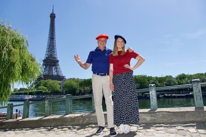 Paris: Luxury Private Photo Eiffel Tower & Louvre pyramid