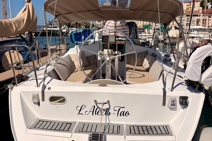 Sailboat ride towards the islands of lerins of Cannes