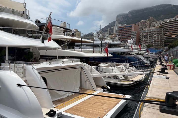 1 hour of paddleboarding in Monaco + Èze + Saint-Jean Cap Ferrat
