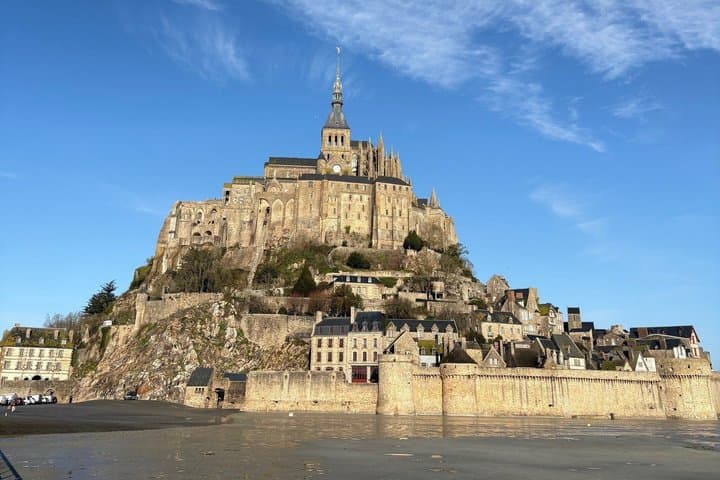 Caen or Bayeux : Mont Saint-Michel Tour by Vintage Range Rover