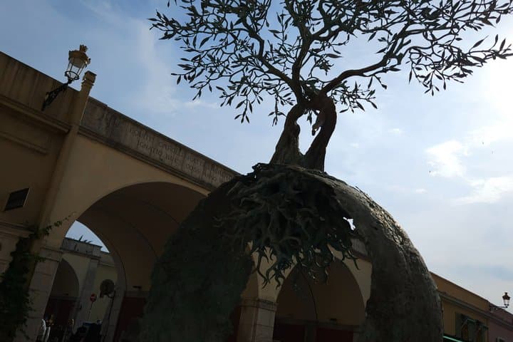 Mysteries, Curiosities and Superstitions of Nice
