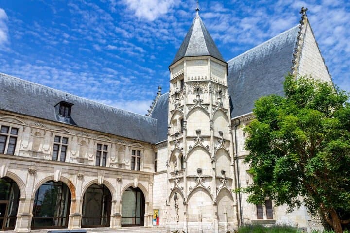 Hello Bourges: Private 2-Hour Intro City Walk with Local Guide