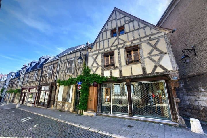 Hello Bourges: Private 2-Hour Intro City Walk with Local Guide