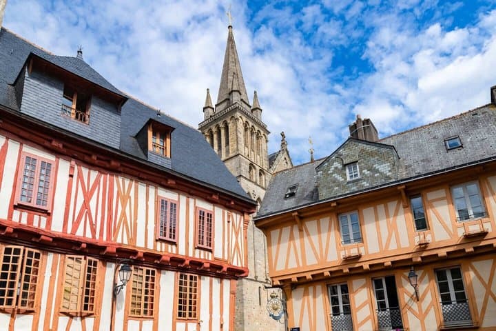Hello Bourges: Private 2-Hour Intro City Walk with Local Guide