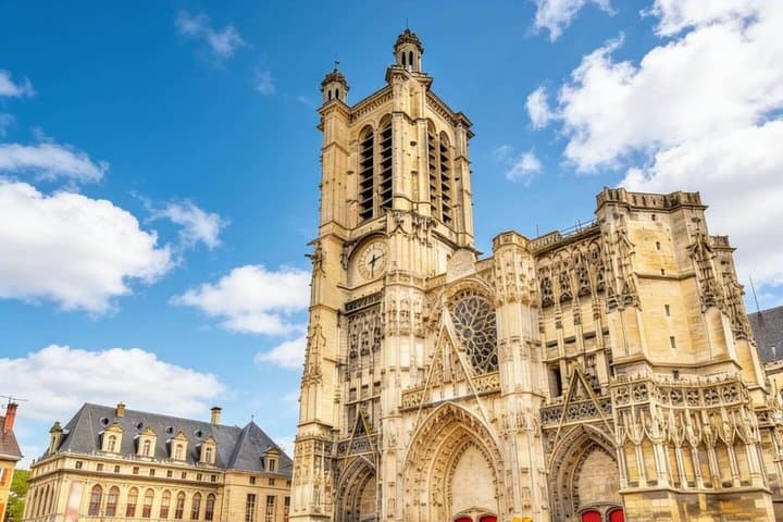 Hello Troyes: Private 2-Hour Intro City Walk with Local Guide