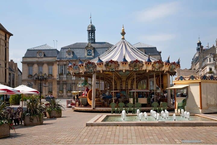 Hello Troyes: Private 2-Hour Intro City Walk with Local Guide