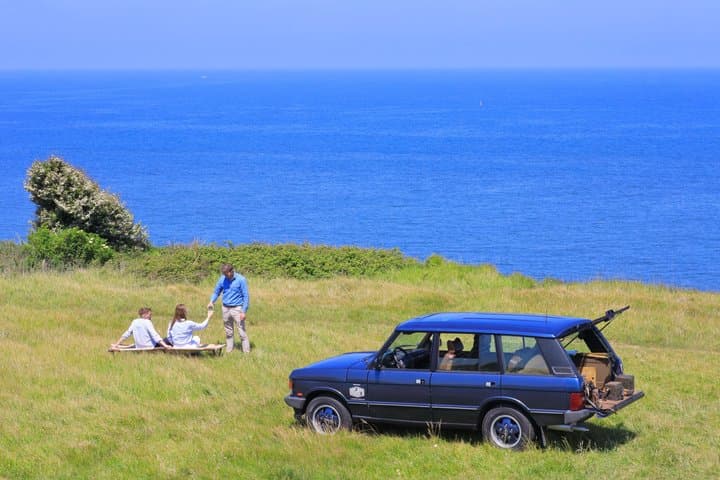 Mont Saint Michel Tour by Vintage Range Rover from Paris