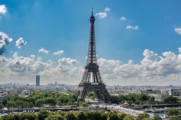 Private CDG Airport Transfer to Paris and Disneyland