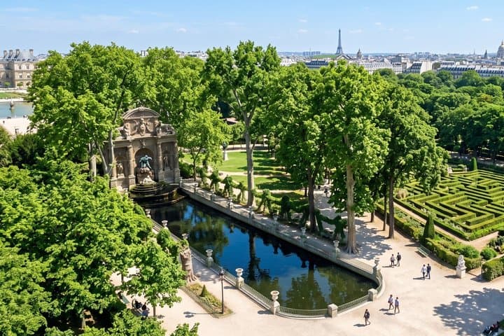 Private Paris Pilates and Walking Tour for British Divorcées