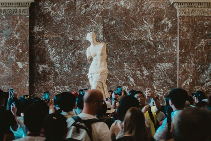 Paris Louvre Museum Private Tour with Tickets and Hotel Pickup