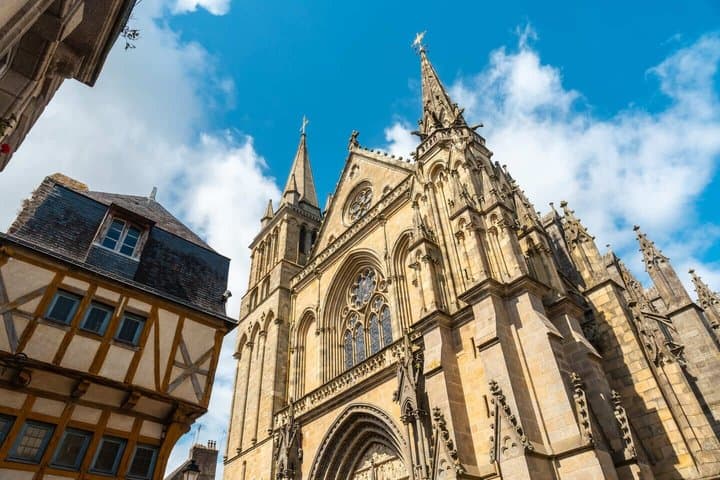 Hello Vannes: Private 2-Hour Intro City Walk with Local Guide