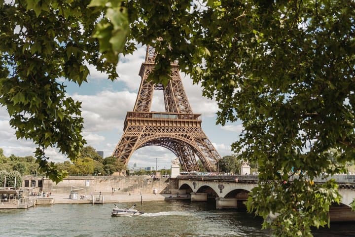 Paris Highlights Tour: Eiffel Tower, Notre Dame & Louvre Entry