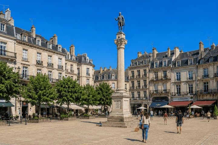 Hello Poitiers: Private 2-Hour Intro City Walk with Local Guide