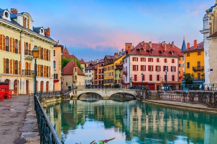 TOP Annecy : Private Guided Tour with your mobile