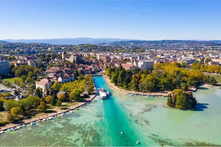 TOP Annecy : Private Guided Tour with your mobile