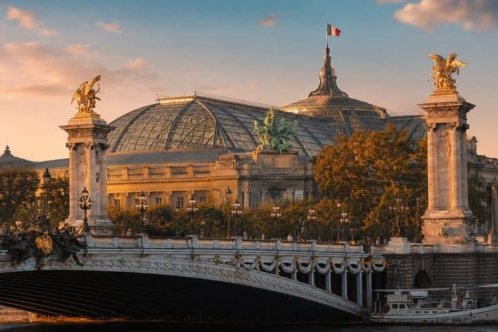 Paris Treasure Hunt – Explore the Seine from Louvre to Eiffel