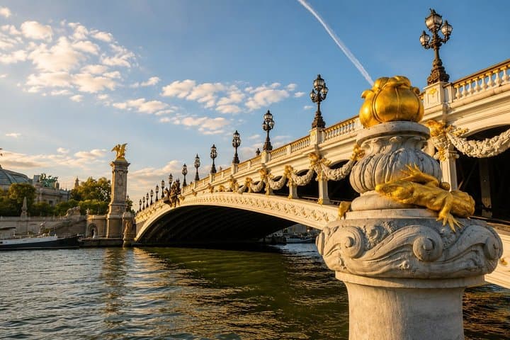 Paris Treasure Hunt – Explore the Seine from Louvre to Eiffel