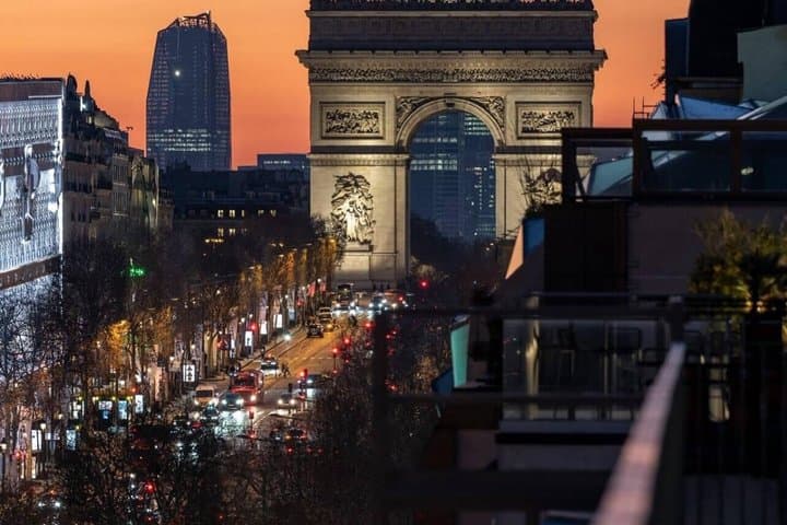 Arc de Triomphe and Rooftop Access