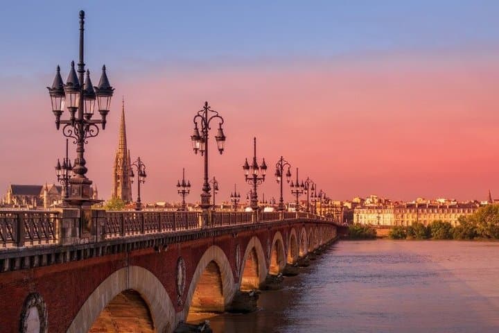 TOP Bordeaux Private Guided Tour with your Mobile