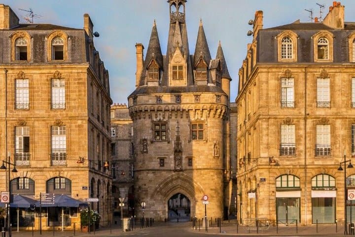 TOP Bordeaux Private Guided Tour with your Mobile