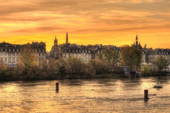 TOP Bordeaux Private Guided Tour with your Mobile