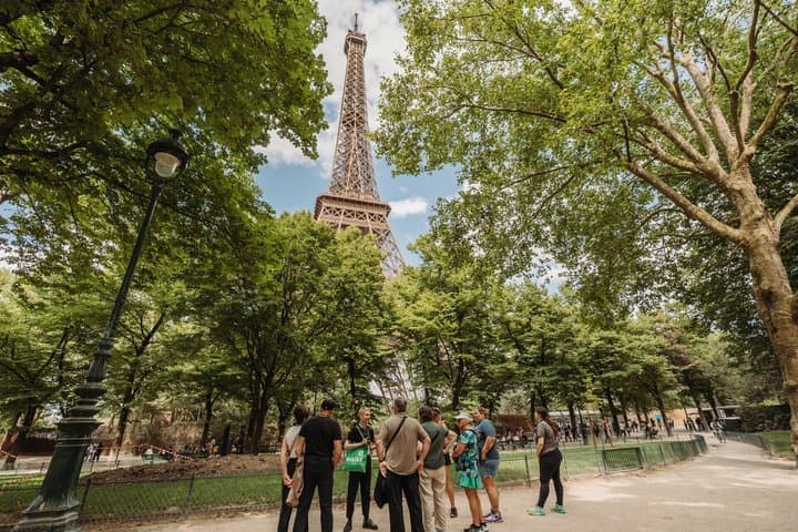 Paris Highlights Tour: Eiffel Tower, Notre Dame & Louvre Entry