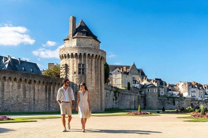 Hello Vannes: Private 2-Hour Intro City Walk with Local Guide