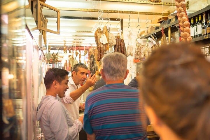 Montmartre Cheese and Wine Private Tour with a Chef