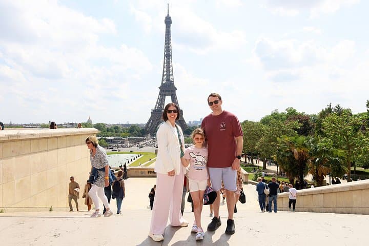 Paris Mini Van Tour Eiffel Tower Photoshoot and Perfume Museum