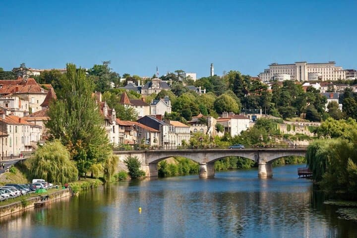 Hello Périgueux: Private 2-Hour Intro City Walk with Local Guide
