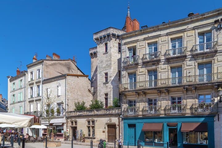Hello Périgueux: Private 2-Hour Intro City Walk with Local Guide
